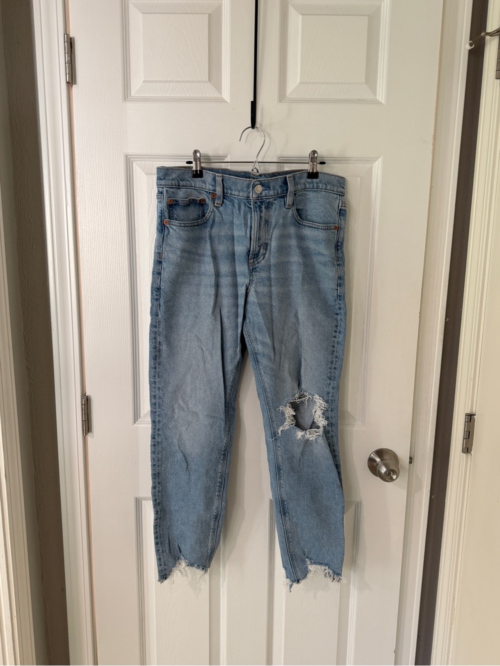 American Eagle Outfitters Light Blue Distressed Boyfriend Jeans